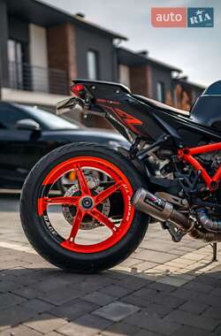 Мотоцикл Без обтекателей (Naked bike) KTM Super Duke 1290 2023 в 