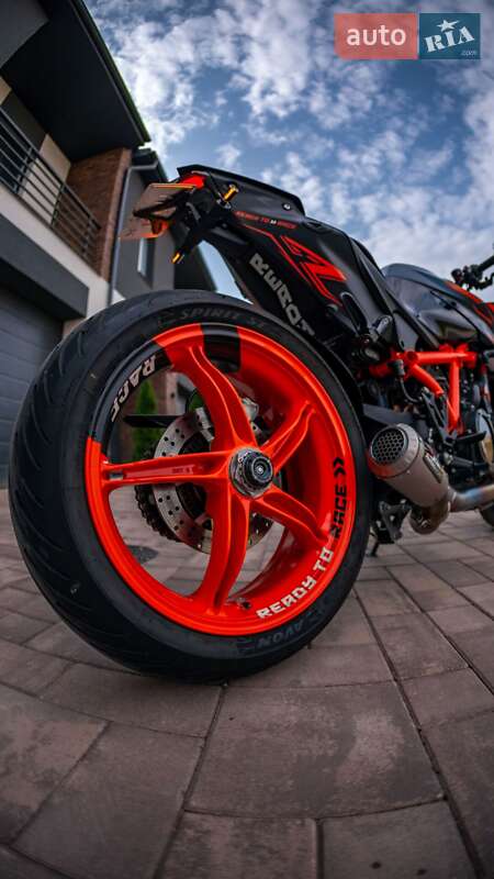 Мотоцикл Без обтекателей (Naked bike) KTM Super Duke 1290 2023 в Черновцах