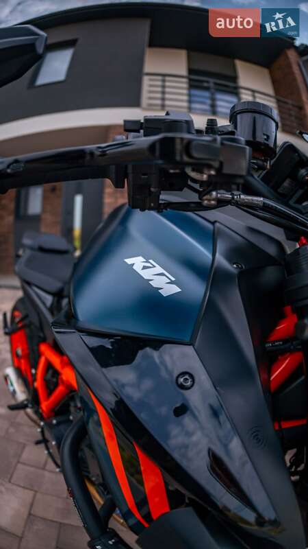 Мотоцикл Без обтекателей (Naked bike) KTM Super Duke 1290 2023 в Черновцах
