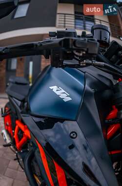Мотоцикл Без обтекателей (Naked bike) KTM Super Duke 1290 2023 в 