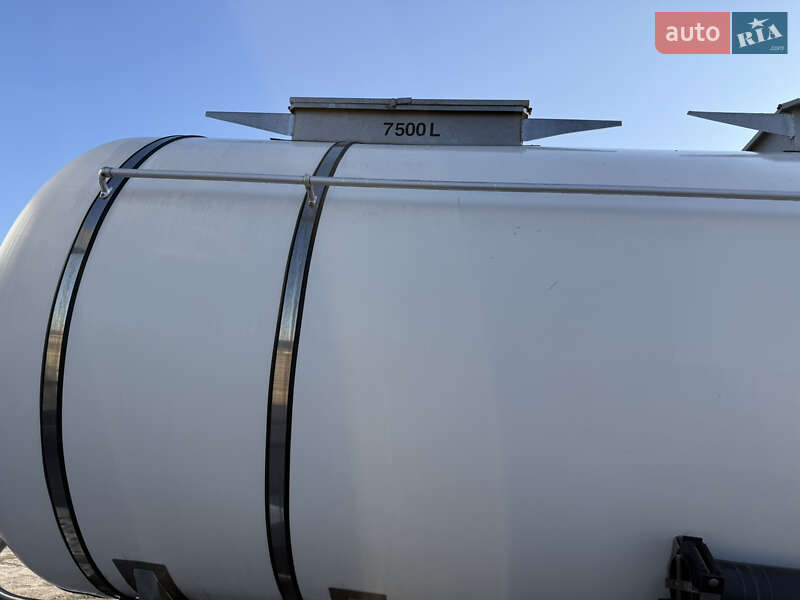 Цистерна напівпричіп LAG 0-3-34KHSL 2005 в Жовкві