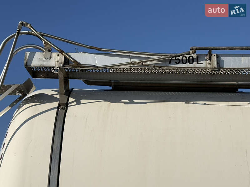 Цистерна напівпричіп LAG 0-3-34KHSL 2005 в Жовкві