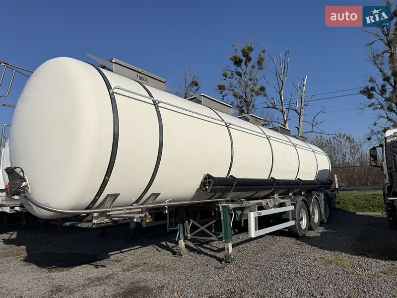 Цистерна напівпричіп LAG 0-3-34KHSL 2005 в Жовкві