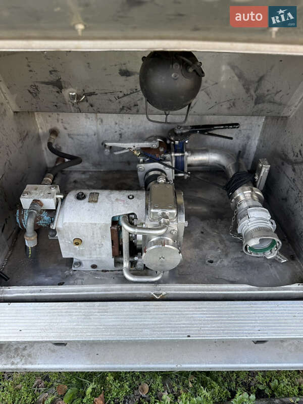 Цистерна напівпричіп LAG 0-3-34KHSL 2005 в Жовкві