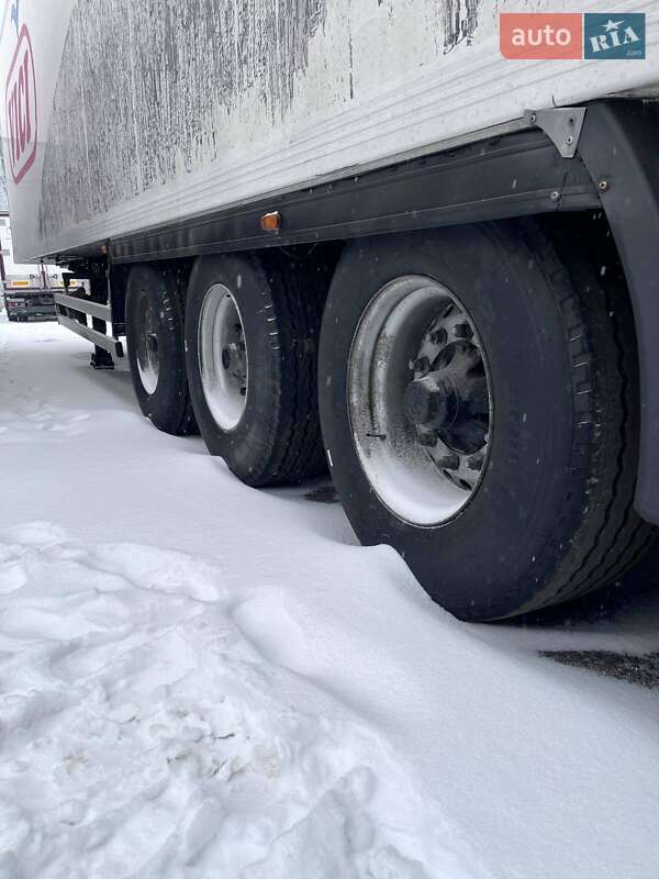 Рефрижератор полуприцеп Lamberet Carrier Vector 2005 в Киеве