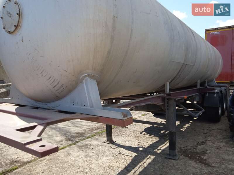 Цистерна полуприцеп Lamberet LVFS 2002 в Одессе