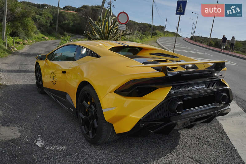 Купе Lamborghini Huracan 2023 в Киеве