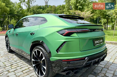 Позашляховик / Кросовер Lamborghini Urus 2020 в 