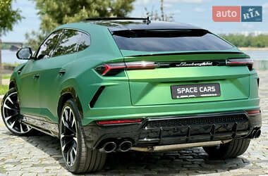 Позашляховик / Кросовер Lamborghini Urus 2020 в 