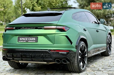 Позашляховик / Кросовер Lamborghini Urus 2020 в 