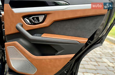 Позашляховик / Кросовер Lamborghini Urus 2020 в 
