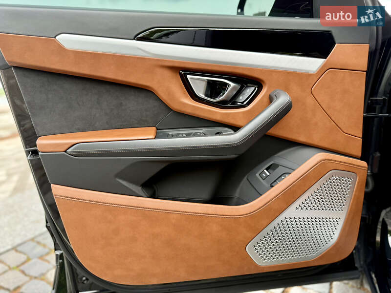Внедорожник / Кроссовер Lamborghini Urus 2020 в Киеве