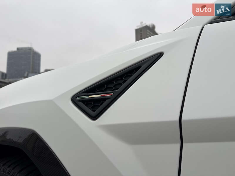 Внедорожник / Кроссовер Lamborghini Urus 2020 в Киеве