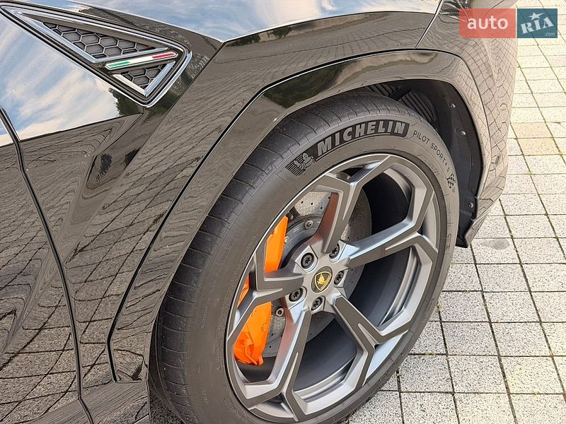 Внедорожник / Кроссовер Lamborghini Urus 2020 в Киеве
