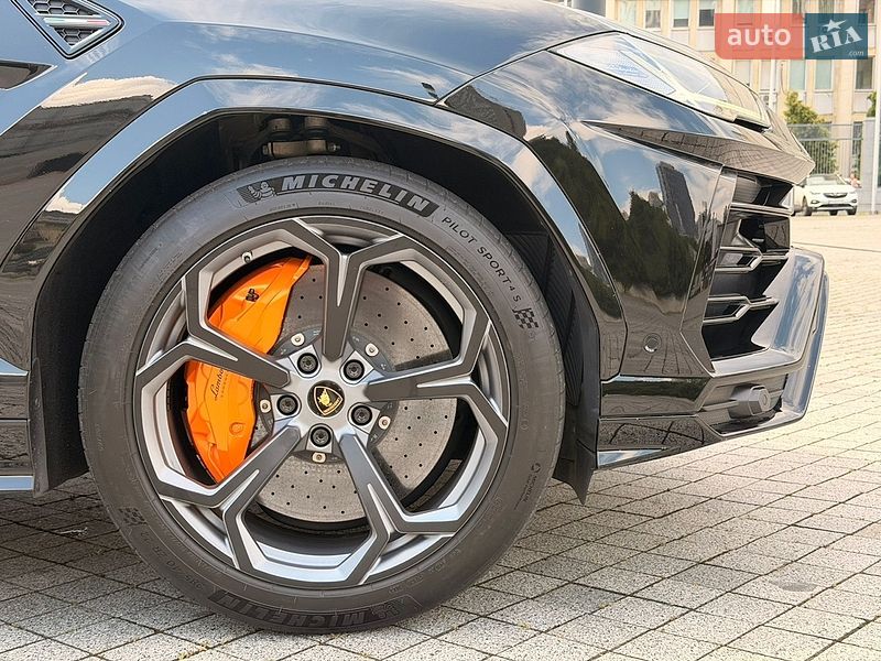 Внедорожник / Кроссовер Lamborghini Urus 2020 в Киеве