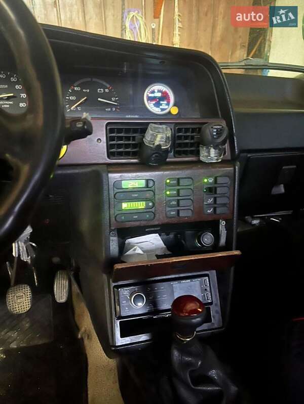 Седан Lancia Dedra 1994 в Черновцах