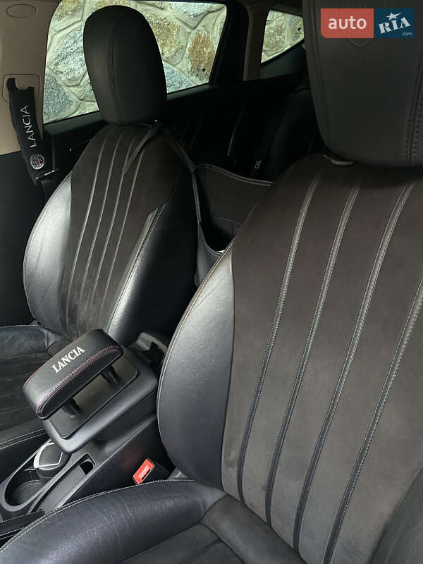 Хэтчбек Lancia Delta 2009 в Житомире