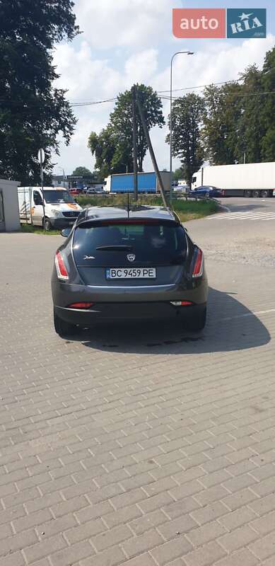 Хэтчбек Lancia Delta 2010 в Стрые