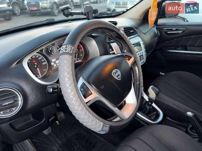 Хэтчбек Lancia Delta 2008 в Стрые