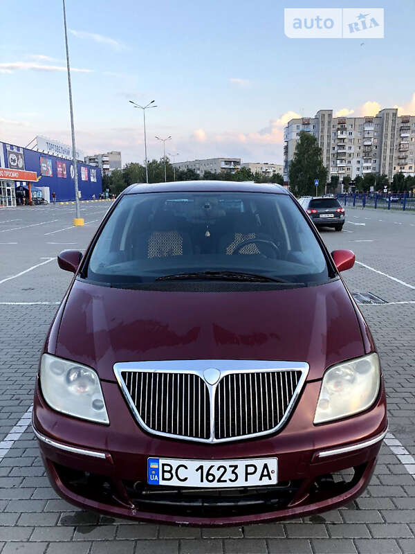 Минивэн Lancia Phedra 2004 в 