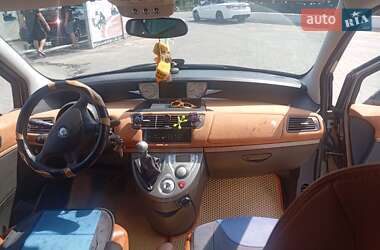 Минивэн Lancia Phedra 2005 в 