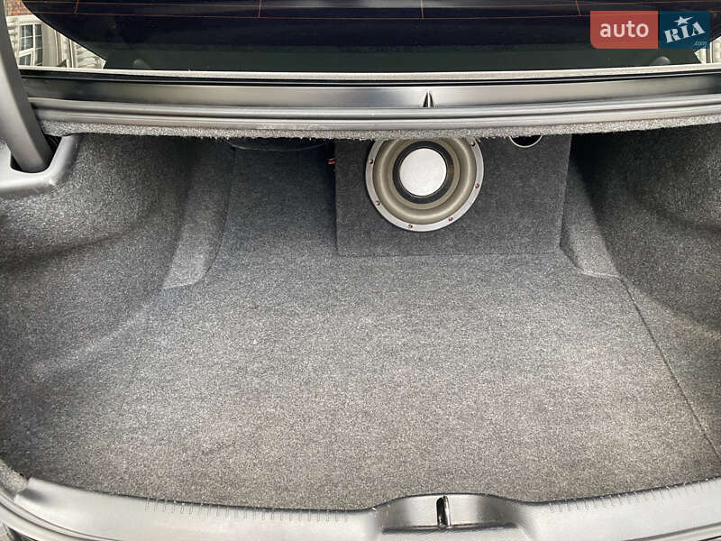 Седан Lancia Thema 2012 в Києві