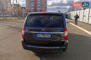 Мінівен Lancia Voyager 2012 в Бучі