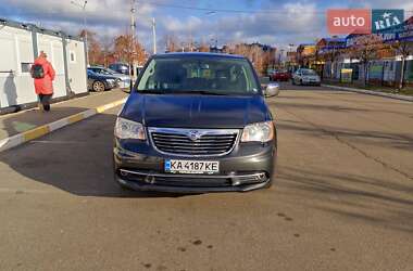 Мінівен Lancia Voyager 2012 в Бучі