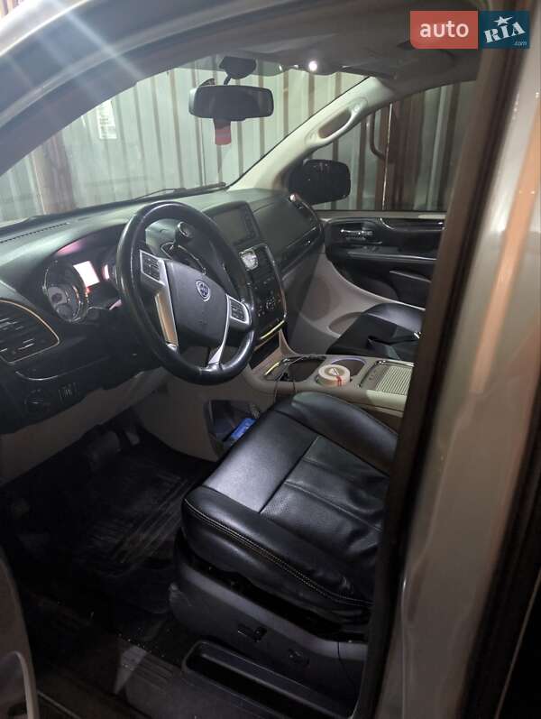 Мінівен Lancia Voyager 2013 в Києві