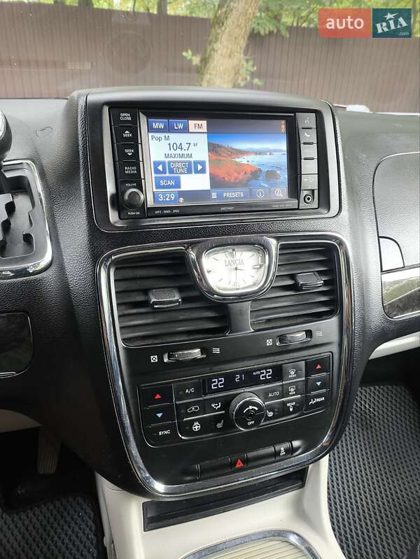 Минивэн Lancia Voyager 2013 в Ивано-Франковске