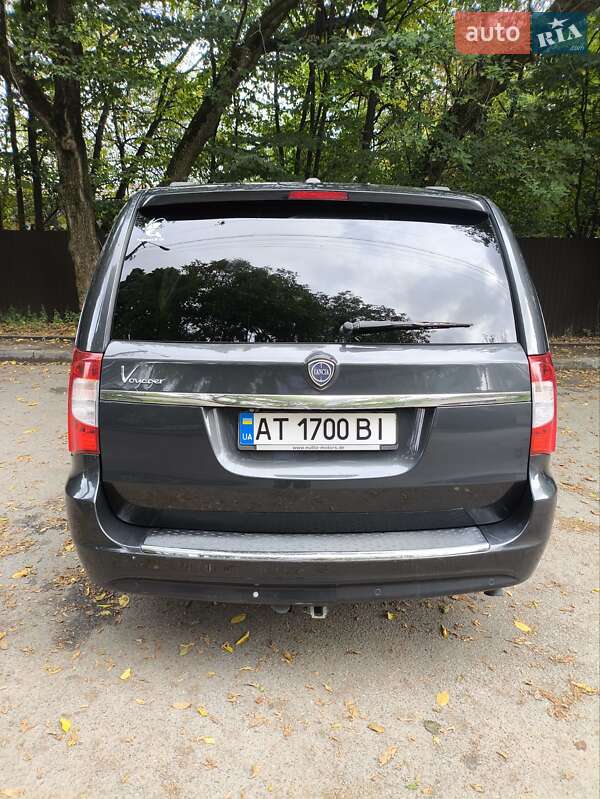 Минивэн Lancia Voyager 2013 в Ивано-Франковске