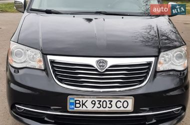 Мінівен Lancia Voyager 2013 в Дубні
