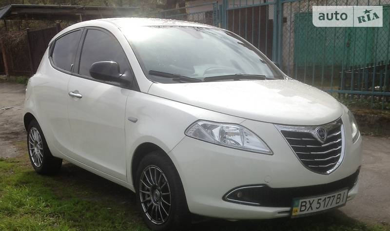 Хэтчбек Lancia Ypsilon 2013 в Львове