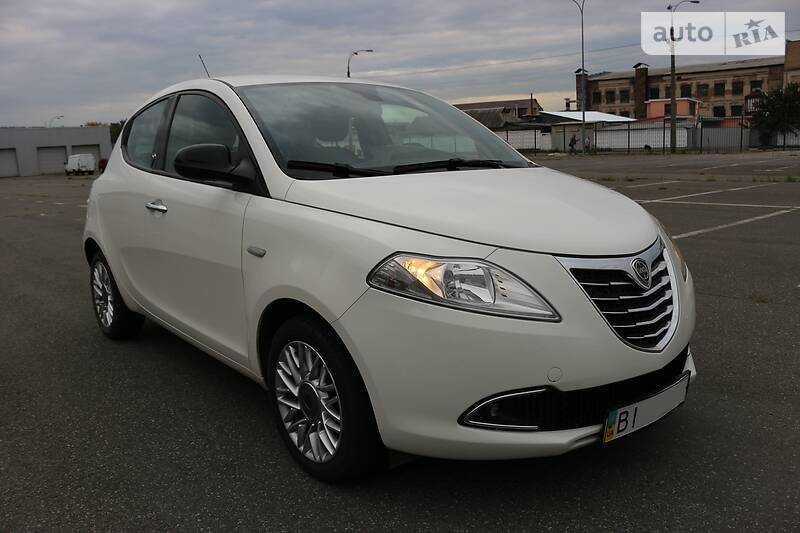 Хэтчбек Lancia Ypsilon 2013 в Киеве