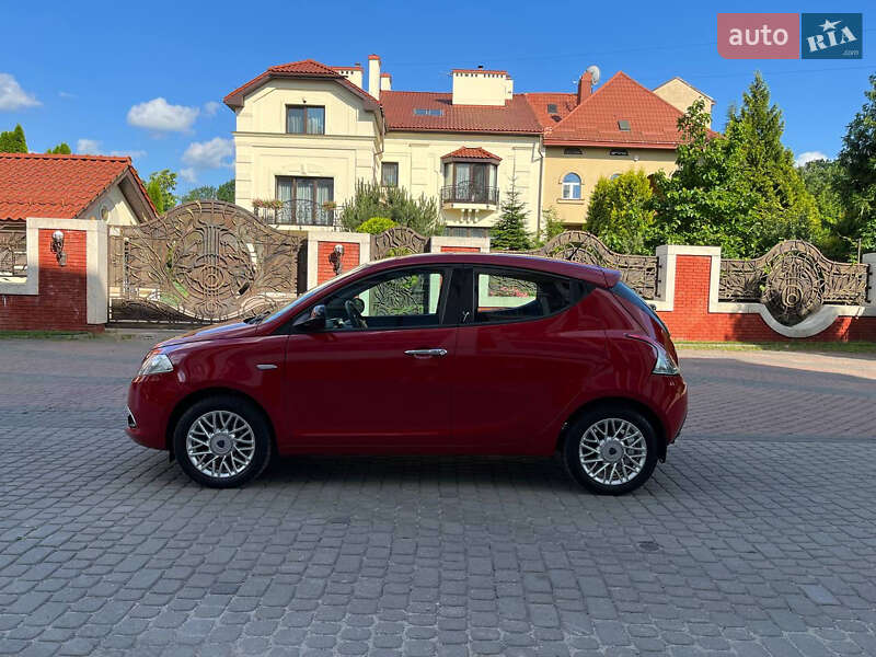 Хэтчбек Lancia Ypsilon 2014 в Львове