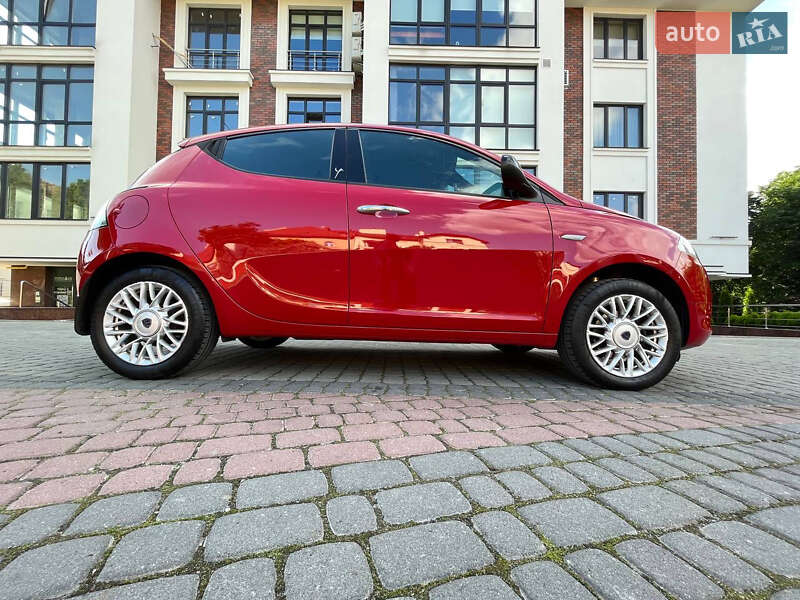 Хэтчбек Lancia Ypsilon 2014 в Львове
