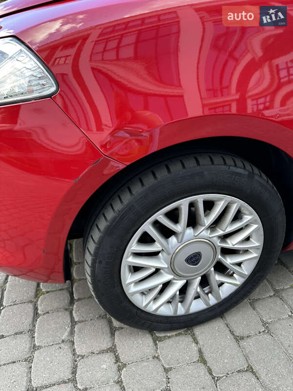 Хэтчбек Lancia Ypsilon 2014 в Львове