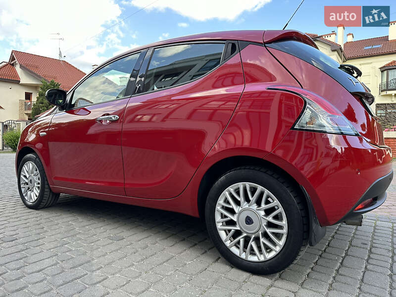 Хэтчбек Lancia Ypsilon 2014 в Львове