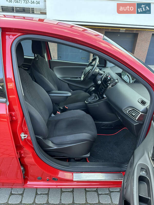 Хэтчбек Lancia Ypsilon 2014 в Львове