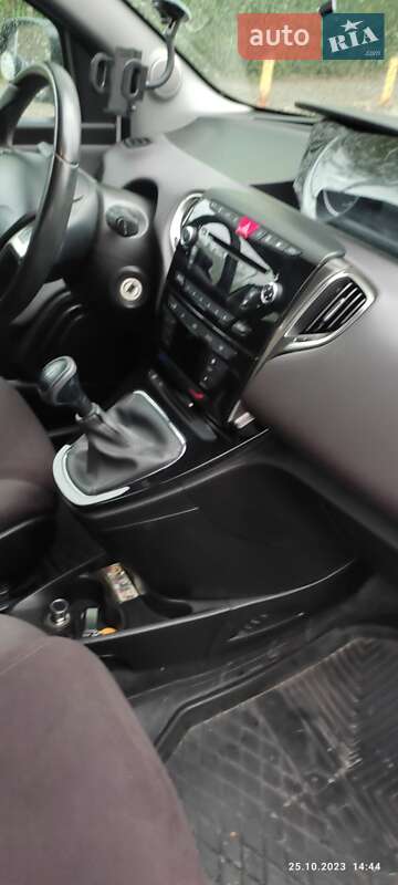 Хетчбек Lancia Ypsilon 2013 в Києві фото 16 Хетчбек Lancia Ypsilon 2013 в Києві