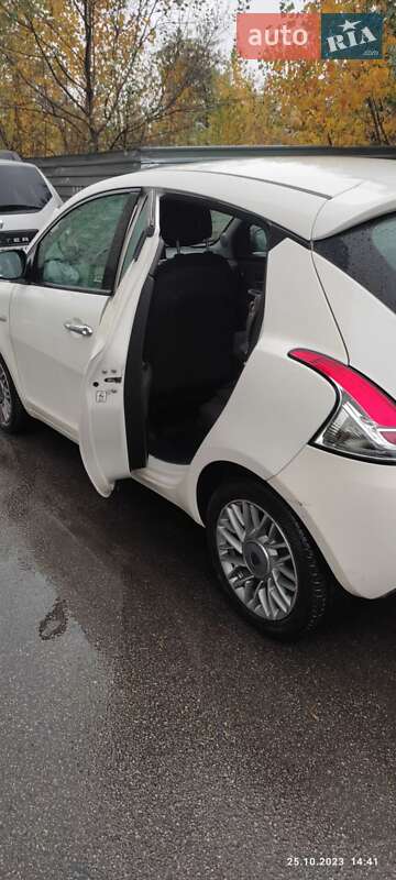 Хетчбек Lancia Ypsilon 2013 в Києві фото 22 Хетчбек Lancia Ypsilon 2013 в Києві