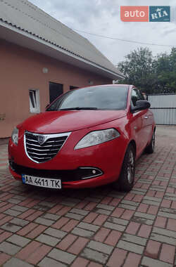 Хэтчбек Lancia Ypsilon 2012 в 