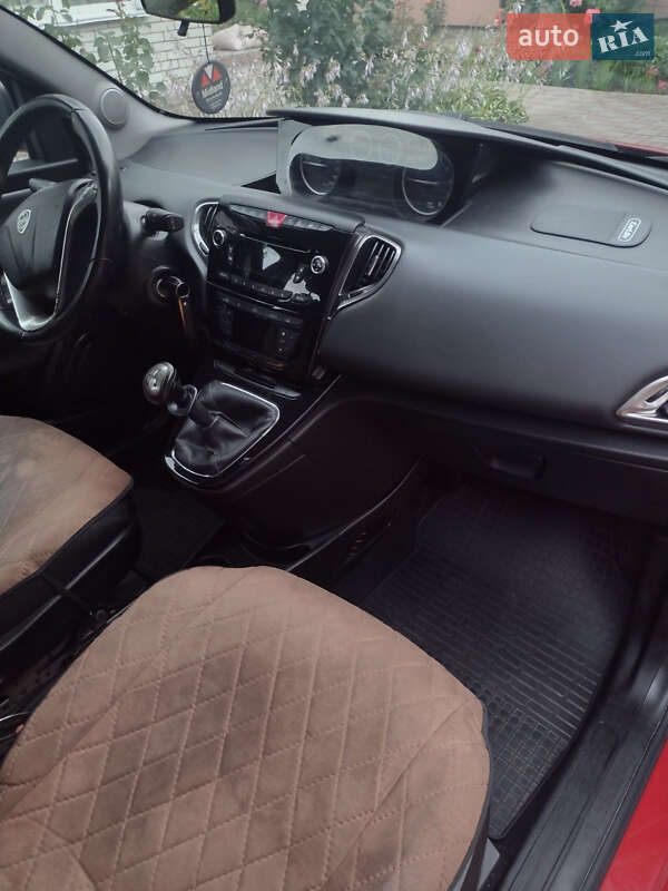 Хэтчбек Lancia Ypsilon 2012 в Киеве