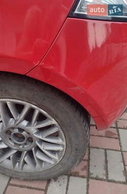 Хэтчбек Lancia Ypsilon 2012 в 