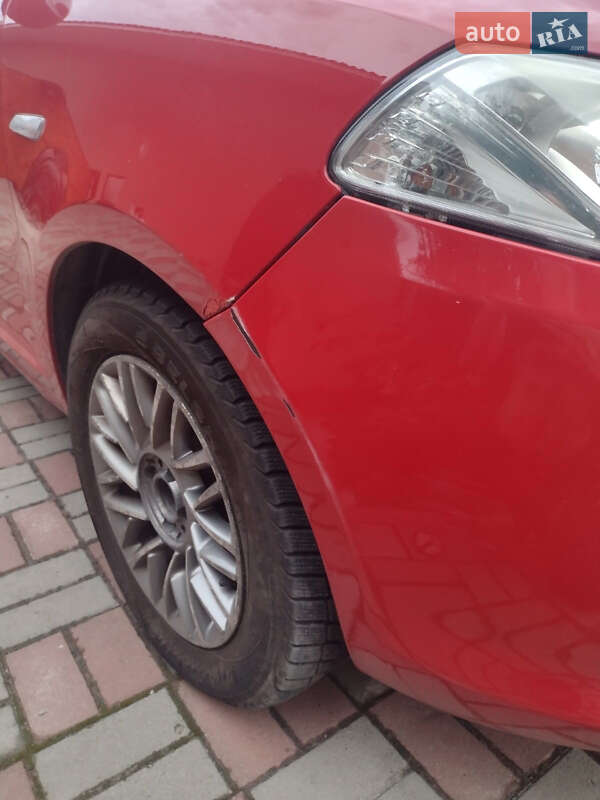 Хэтчбек Lancia Ypsilon 2012 в Киеве
