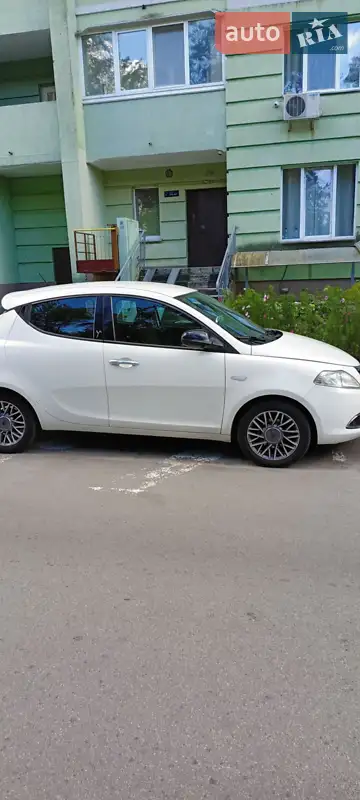 Lancia Ypsilon 2013