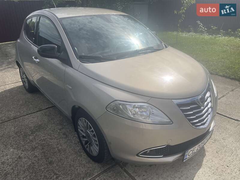 Хэтчбек Lancia Ypsilon 2012 в Ужгороде