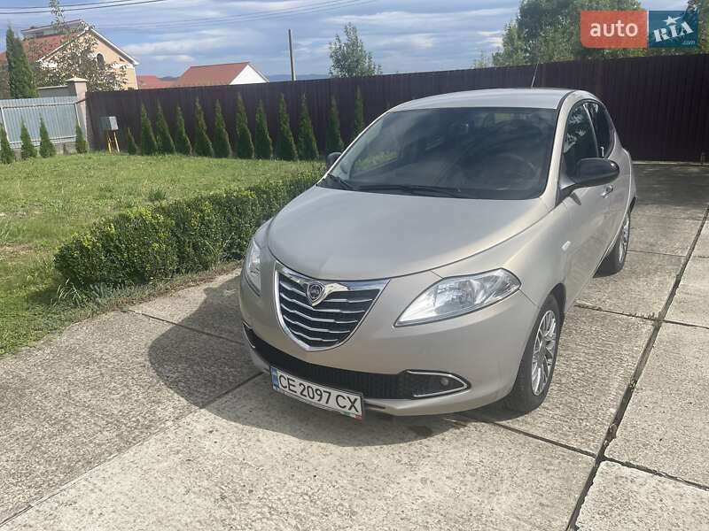 Хэтчбек Lancia Ypsilon 2012 в Ужгороде
