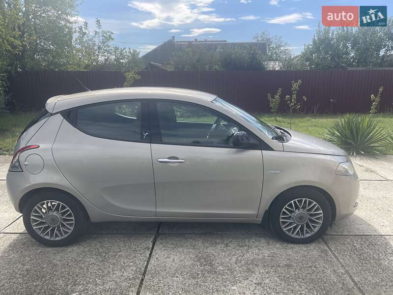 Хэтчбек Lancia Ypsilon 2012 в Ужгороде