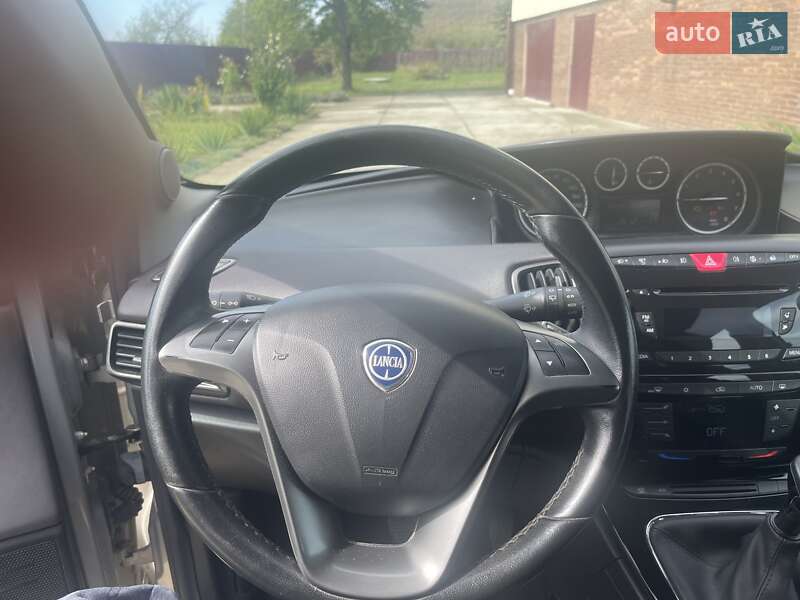 Хэтчбек Lancia Ypsilon 2012 в Ужгороде
